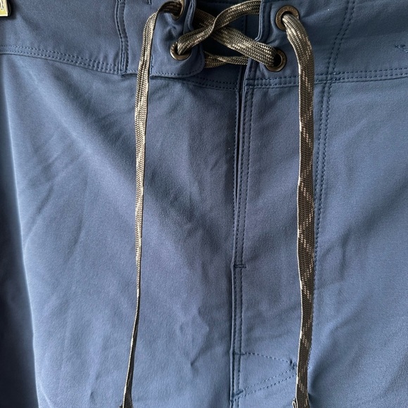 Patagonia Mens 40 Blue Hydropeak 10" Inseam Swim Trunks - Picture 14 of 16